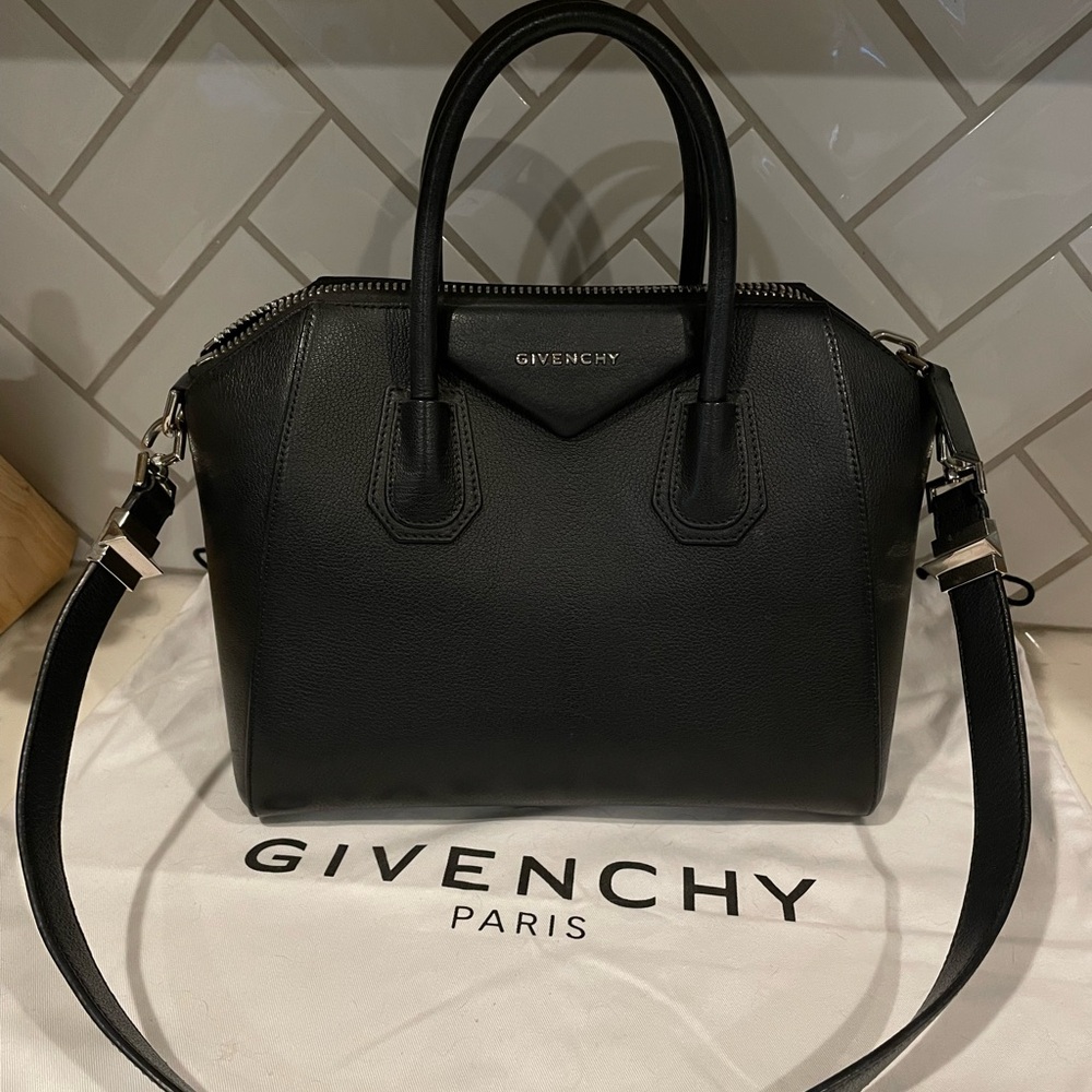 Medium Black Givenchy Antigona